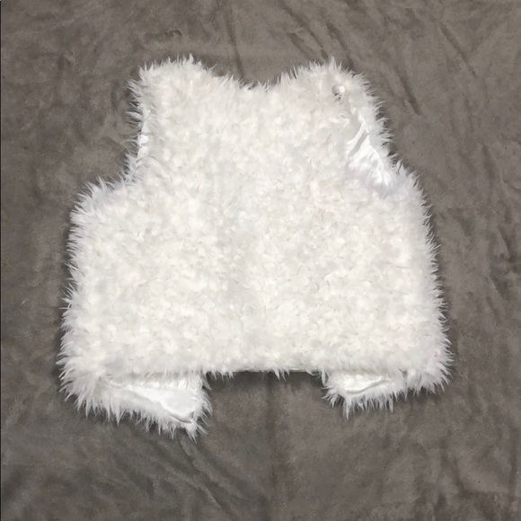 🆕 White Furry Vest - Picture 2 of 2
